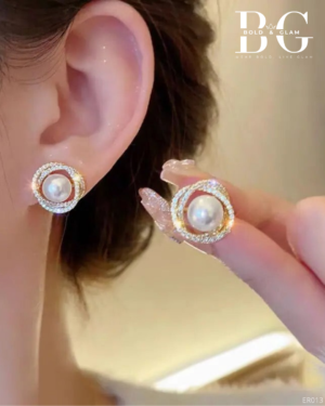 Minimalist Exquisite Pearl Studs